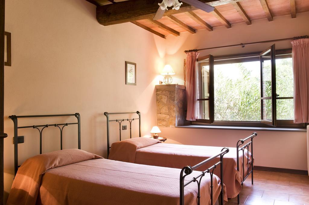 Poggio Ugo Villa Bucine Room photo